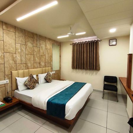 Hotel Kinara Ahmedabad Eksteriør bilde