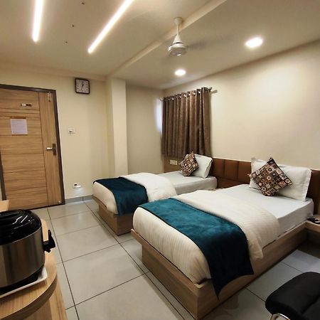 Hotel Kinara Ahmedabad Eksteriør bilde