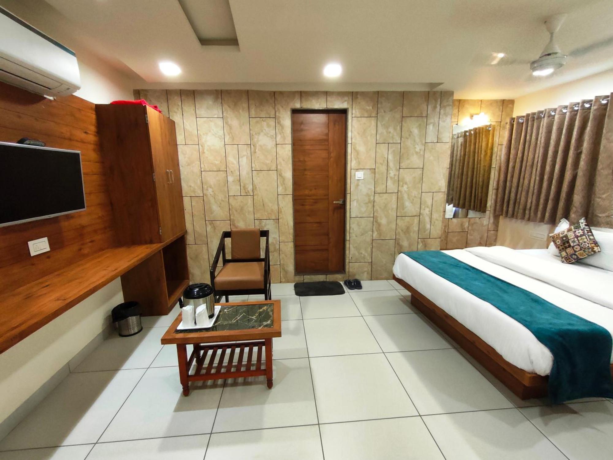 Hotel Kinara Ahmedabad Eksteriør bilde