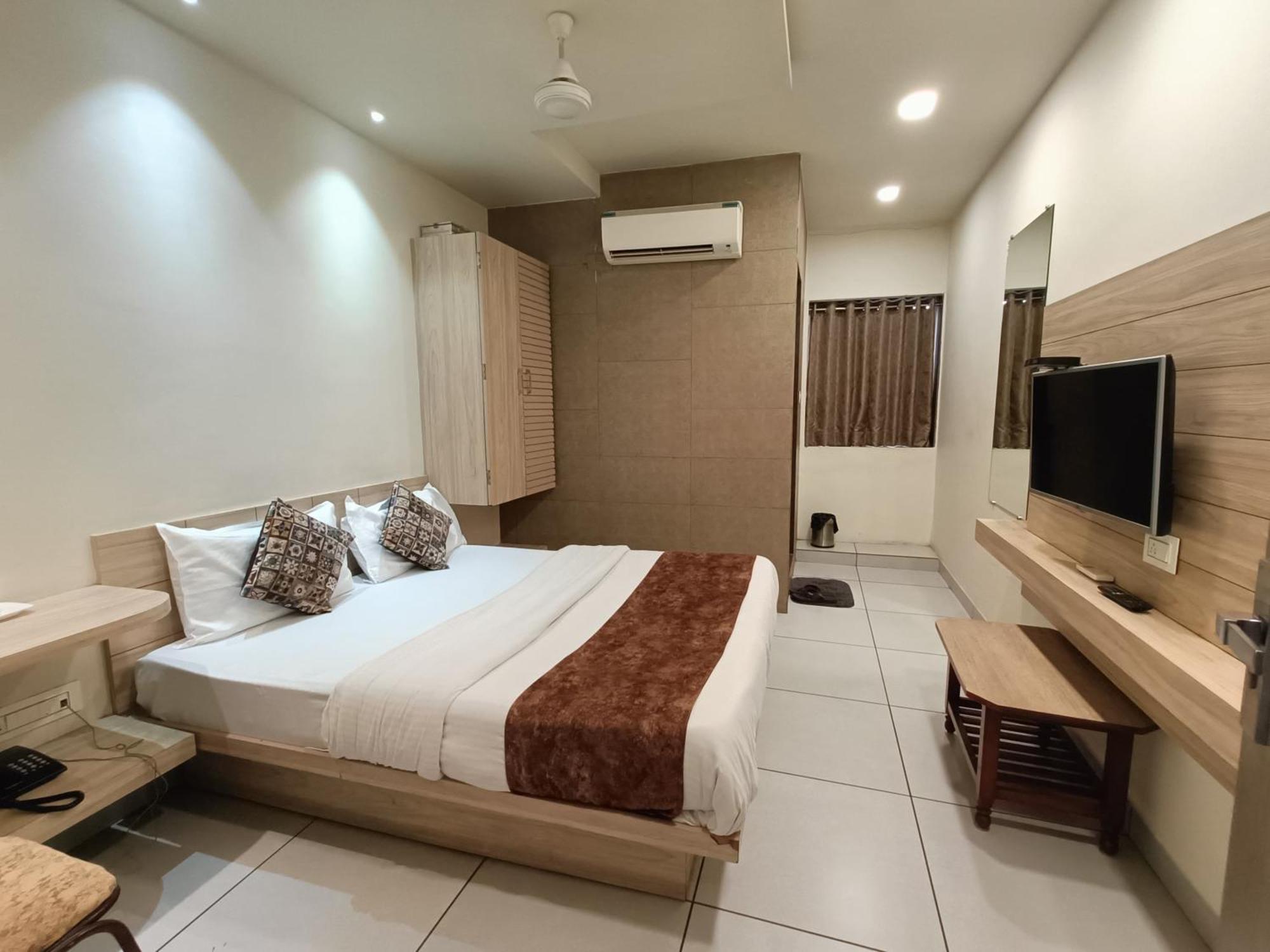 Hotel Kinara Ahmedabad Eksteriør bilde