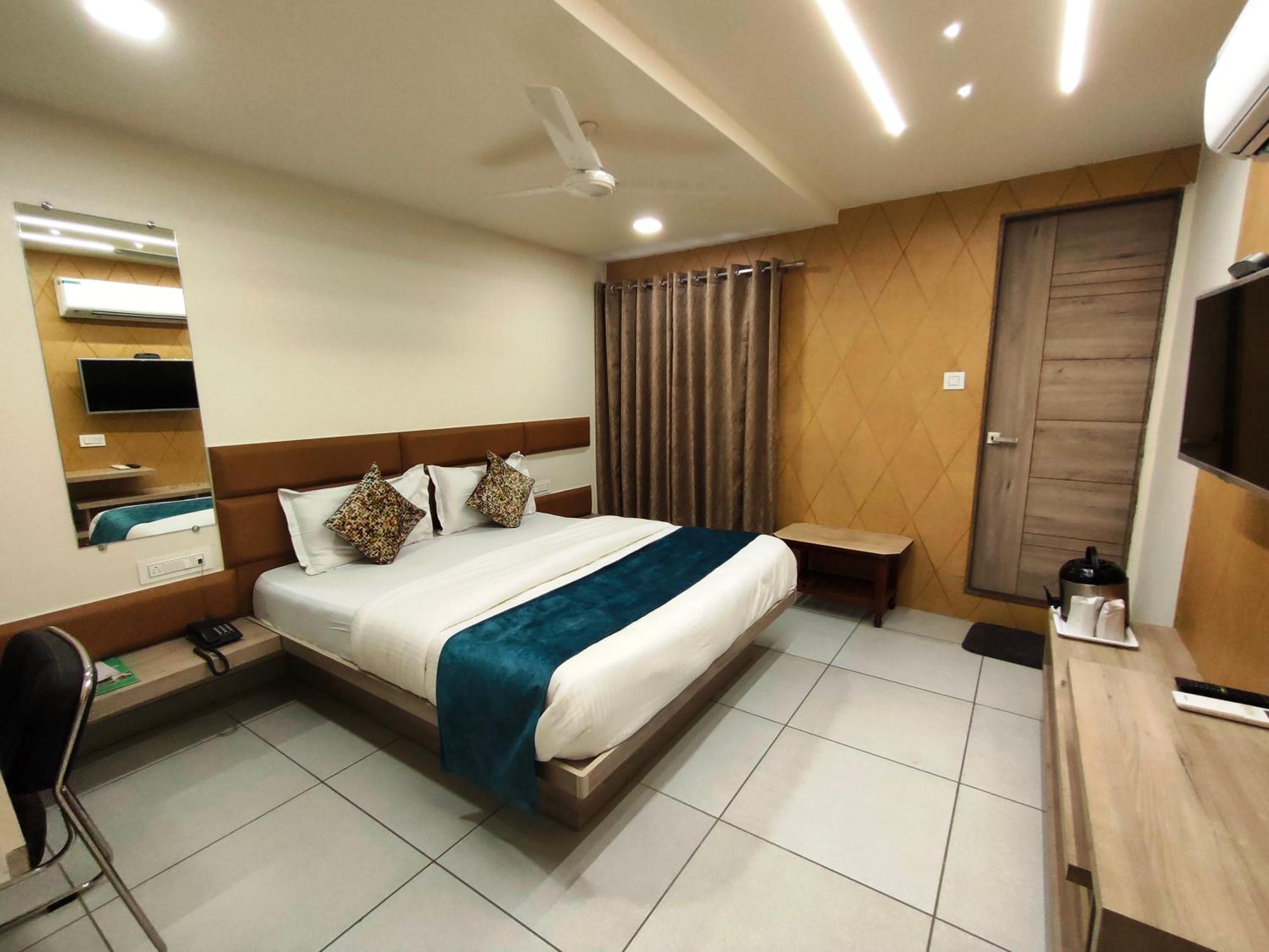 Hotel Kinara Ahmedabad Eksteriør bilde