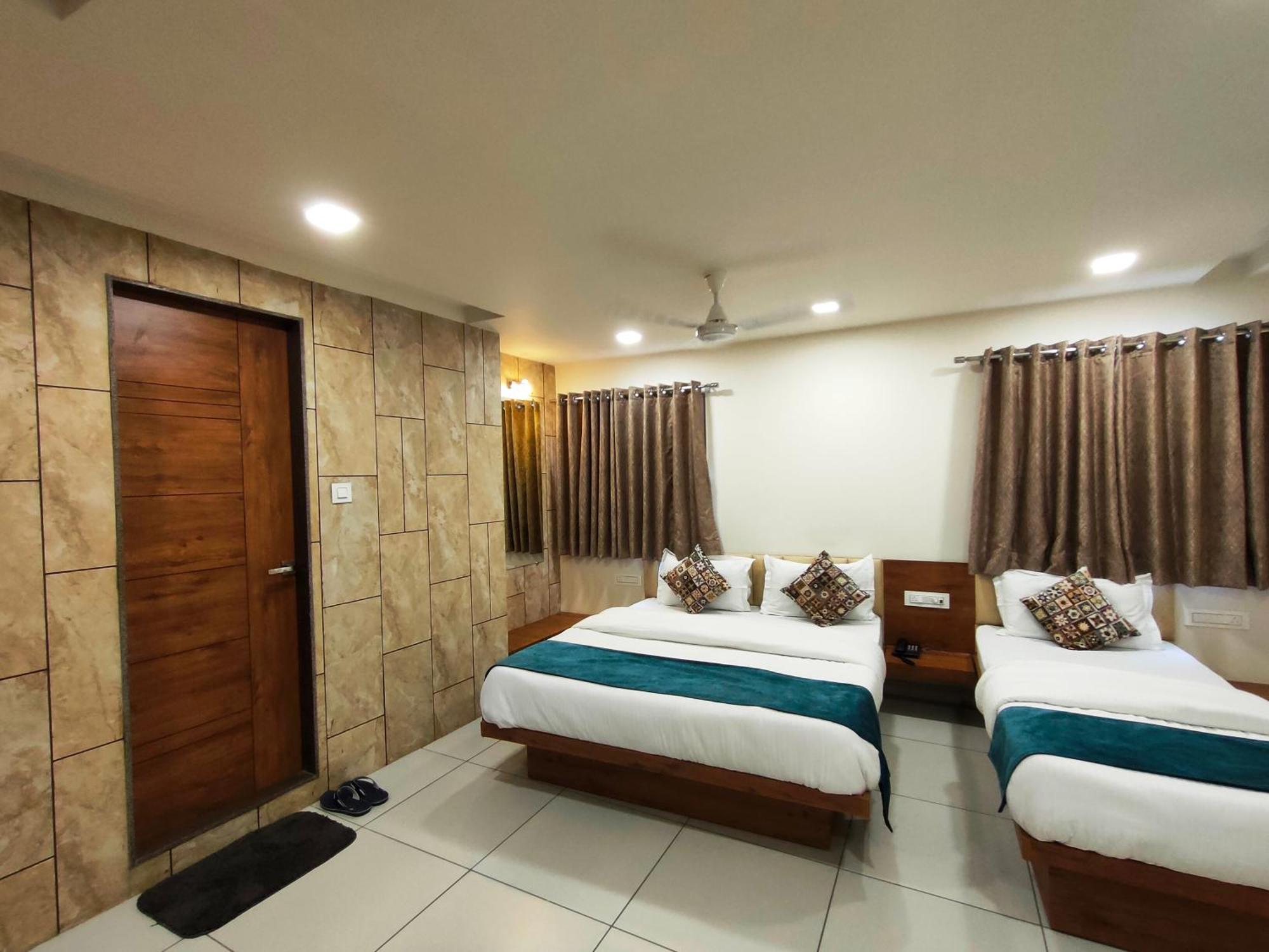 Hotel Kinara Ahmedabad Eksteriør bilde
