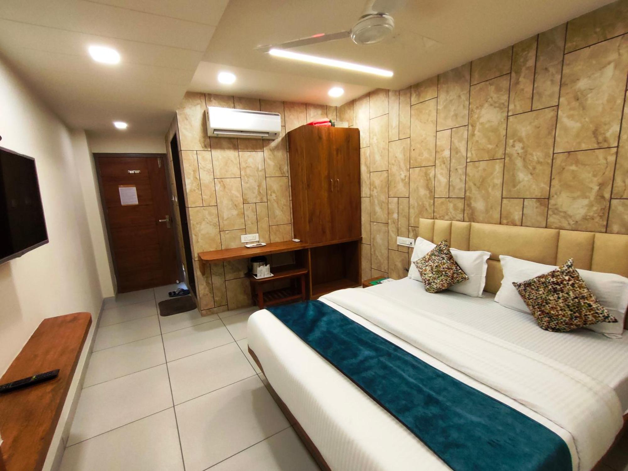 Hotel Kinara Ahmedabad Eksteriør bilde