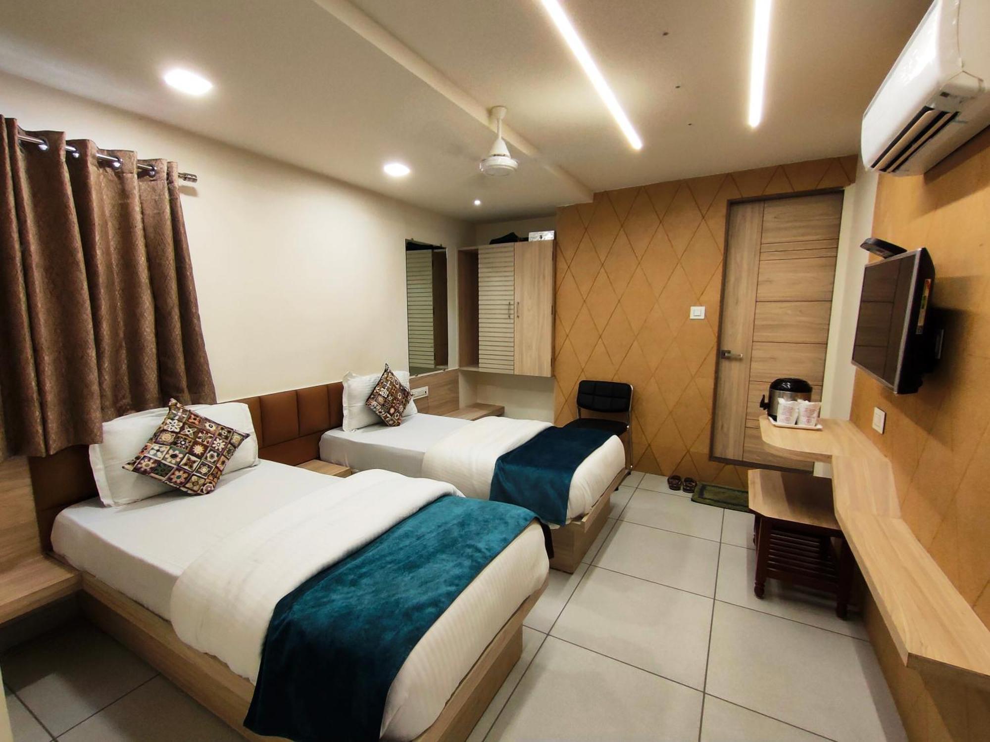 Hotel Kinara Ahmedabad Eksteriør bilde