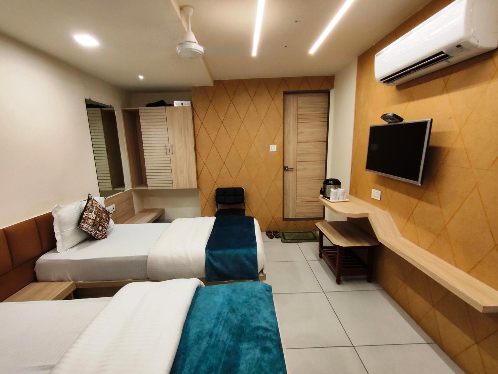 Hotel Kinara Ahmedabad Eksteriør bilde