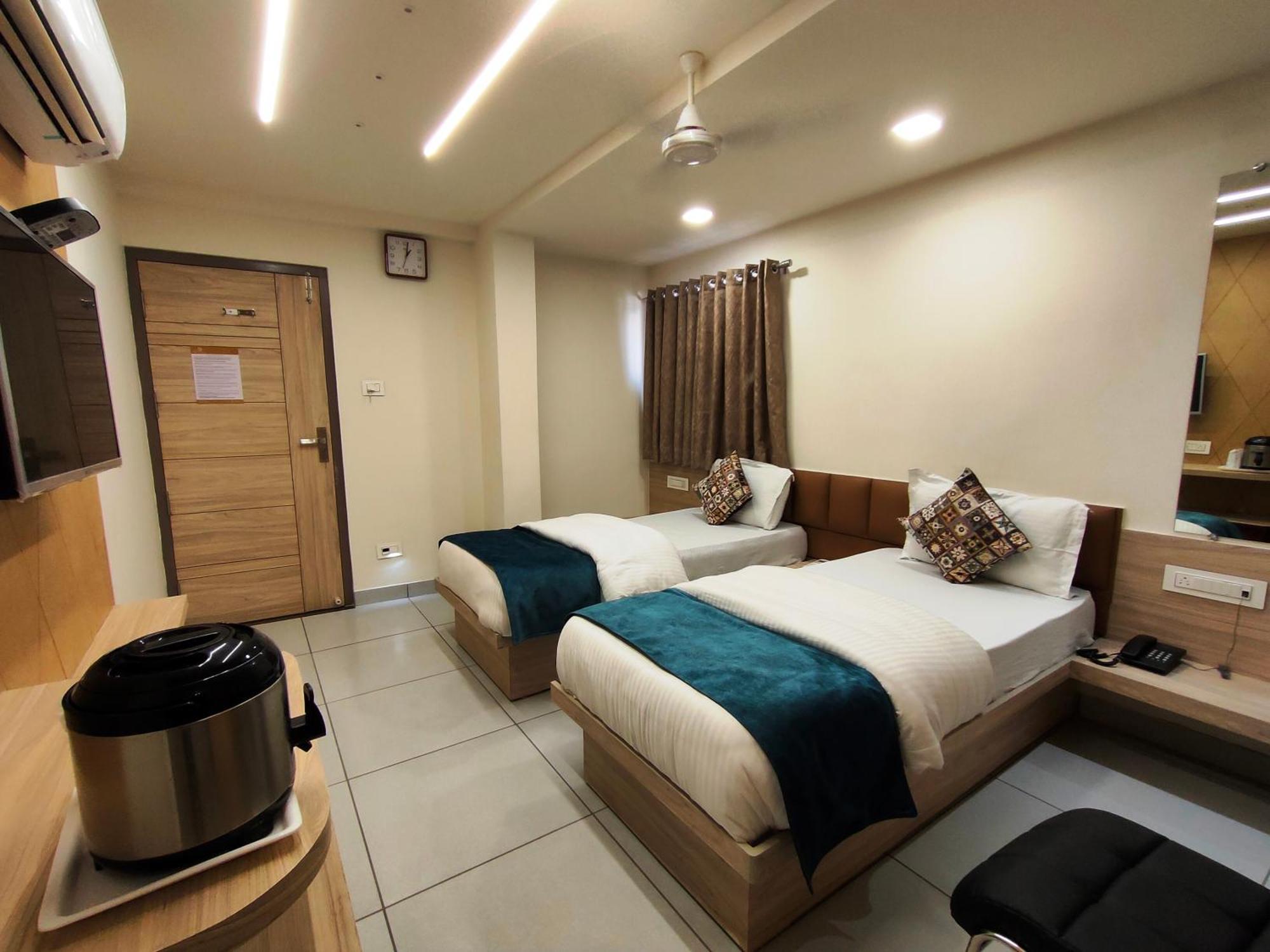 Hotel Kinara Ahmedabad Eksteriør bilde